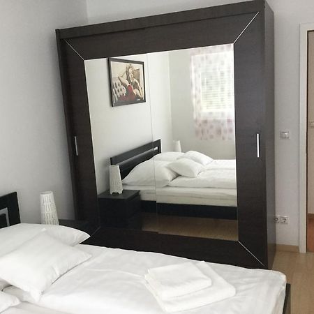 Adam'S Apartment And Free Parking บูดาเปสต์ ภายนอก รูปภาพ